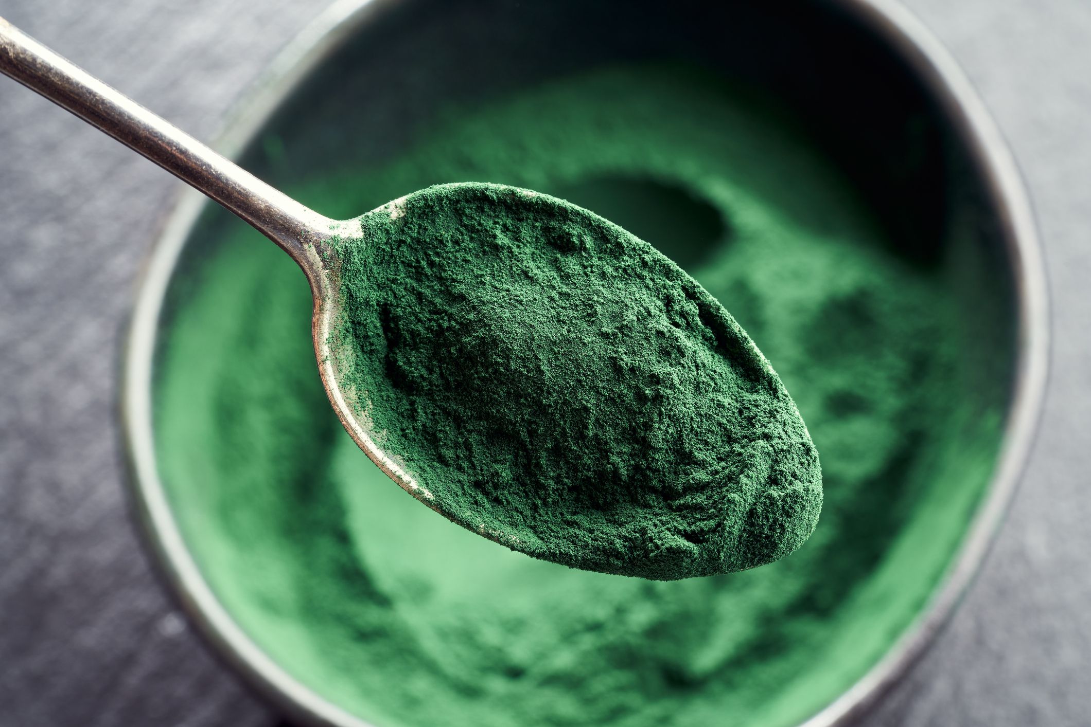 spiruline-cheveux-bienfaits
